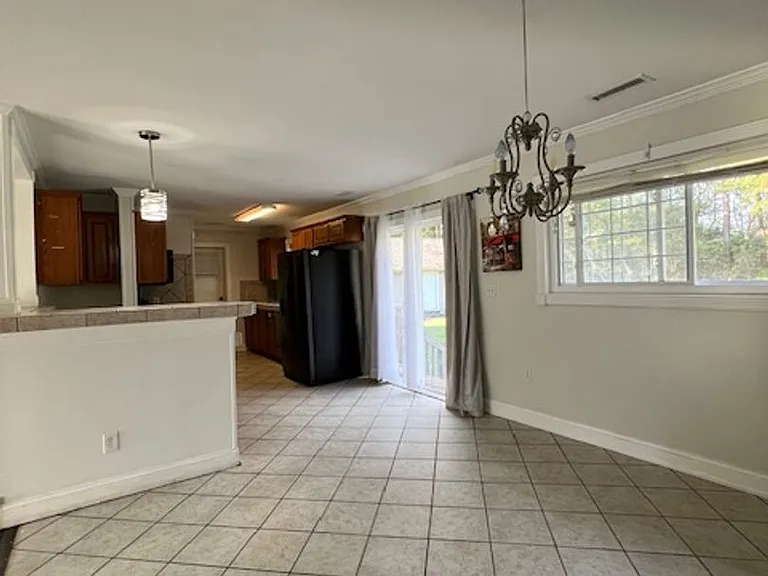 121 Gilbert Curry Dr — Photo 5