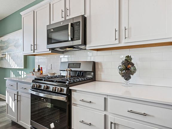 4th image of 413 Murray Hill Way