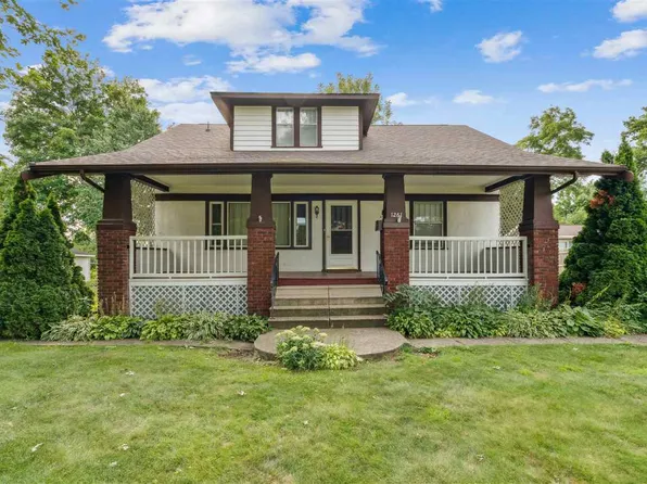 1261 Elmhurst Dr NE, Cedar Rapids, IA 52402