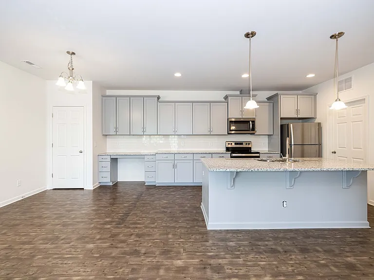 Raintree Townhomes 5 Units — Photo 7