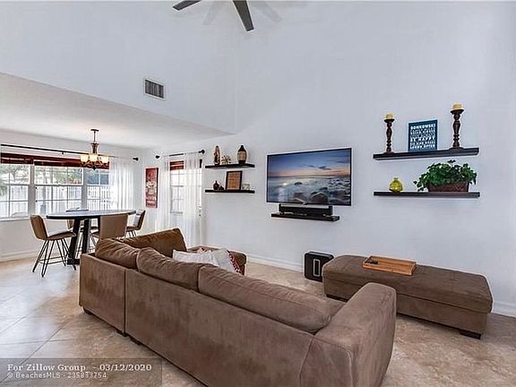 2nd image of 1375 Bayview Cir