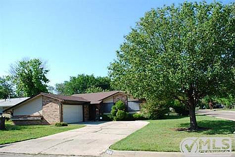 1st image of 900 Marlene Dr
