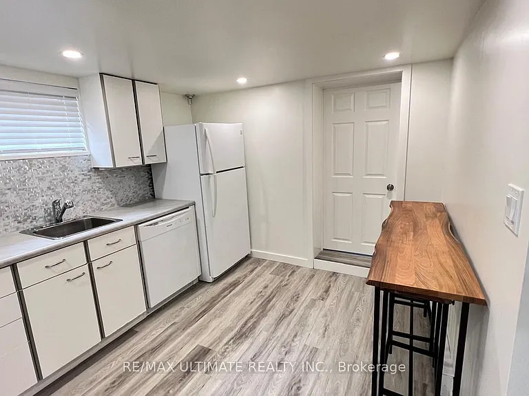 30 Ferris Rd — Photo 7