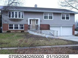 1684 Kingsdale Rd, Hoffman Estates, IL 60169