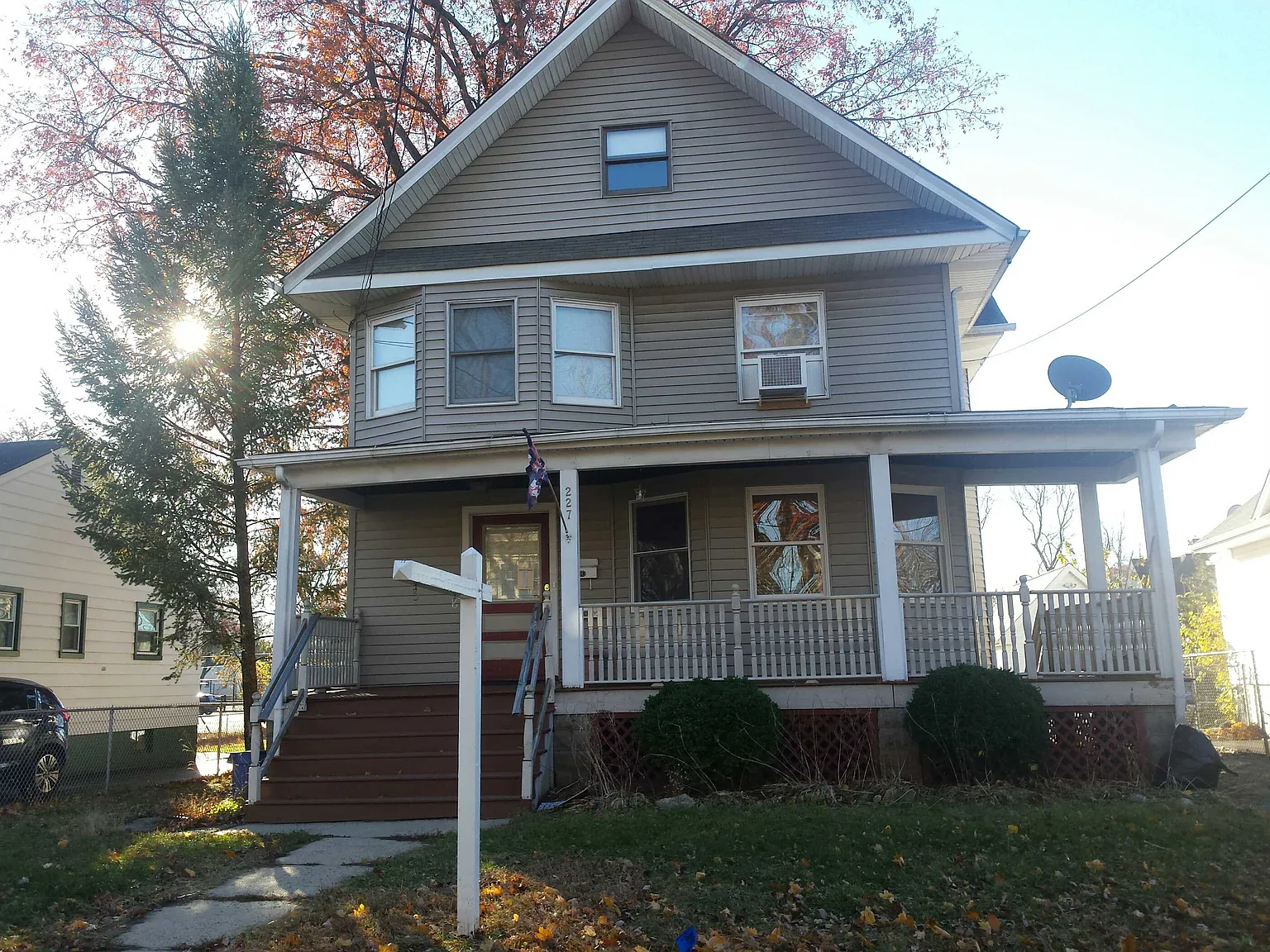 227 Columbia St photo 1