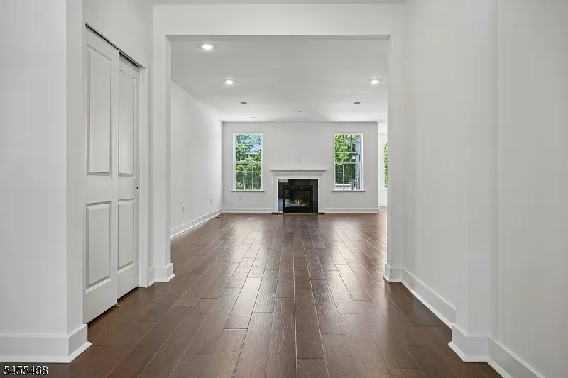 3 bed, 3.5 bath, $6,500 — Photo 4