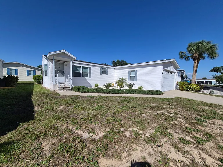 2113 Sawgrass Ln — Photo 2