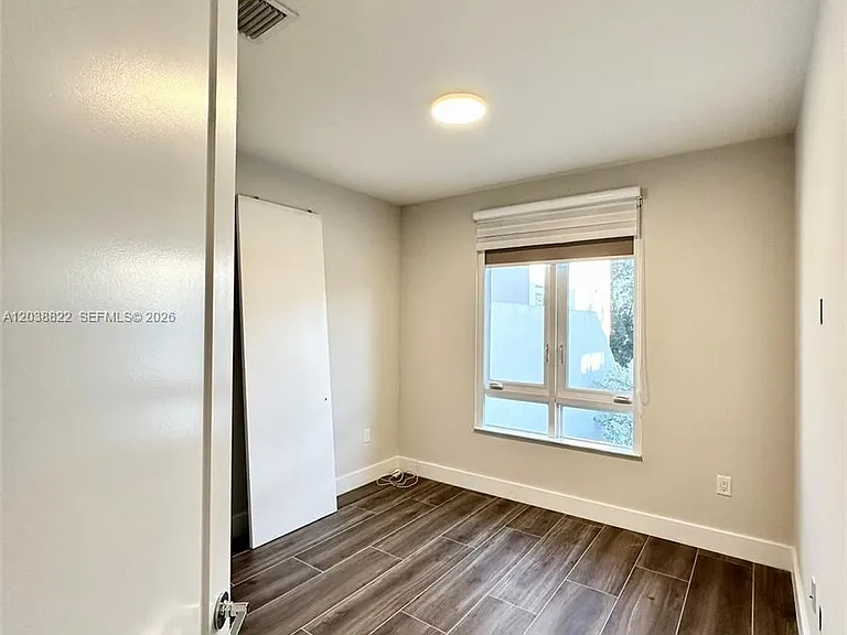 10560 NW 63rd Ter — Photo 32