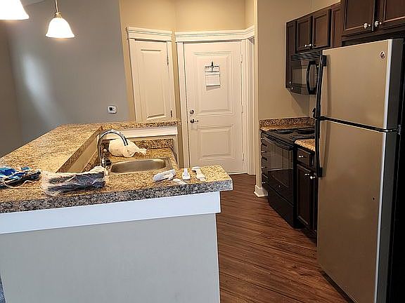 3rd image of 3033 Belfry Ln