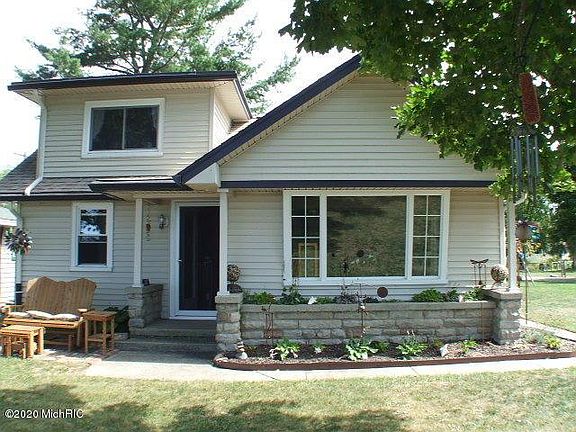 2nd image of 22051 Leota Dr