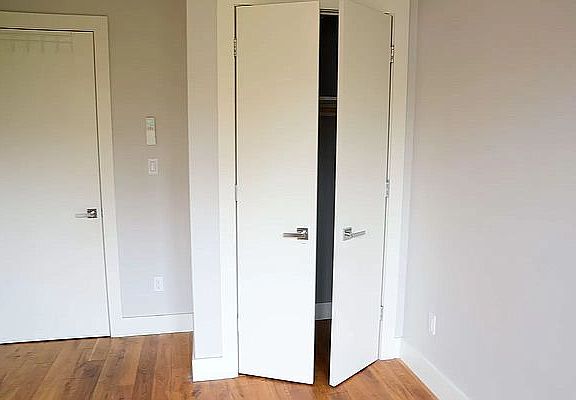 5th image of 443 Harman St #2A