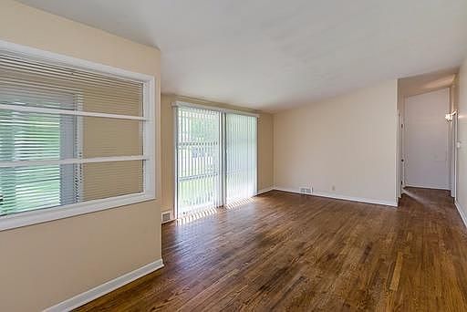 5th image of 928 Westwood Ave