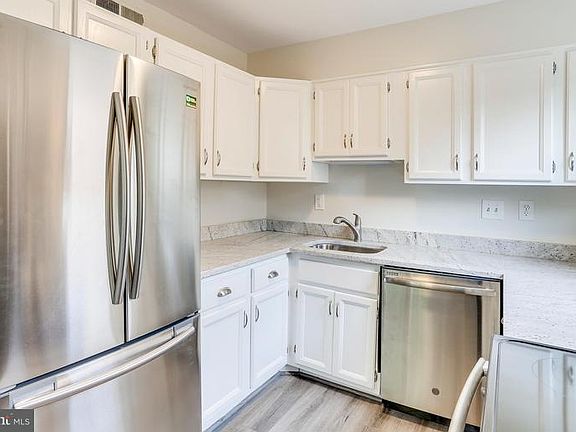 4th image of 1121 N Taylor St APT C