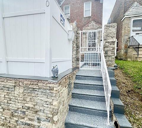 2nd image of 6040 Alma St