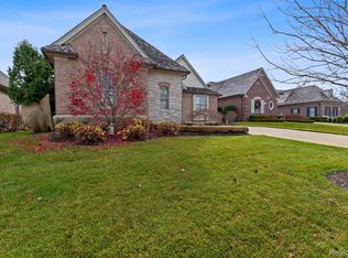 2677 Monarch Ct, Rochester, MI 48306