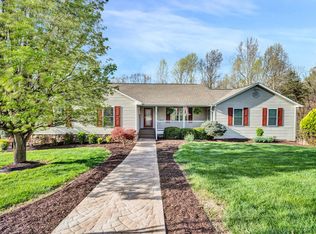 102 Tree Swallow Dr, Vinton, VA 24179