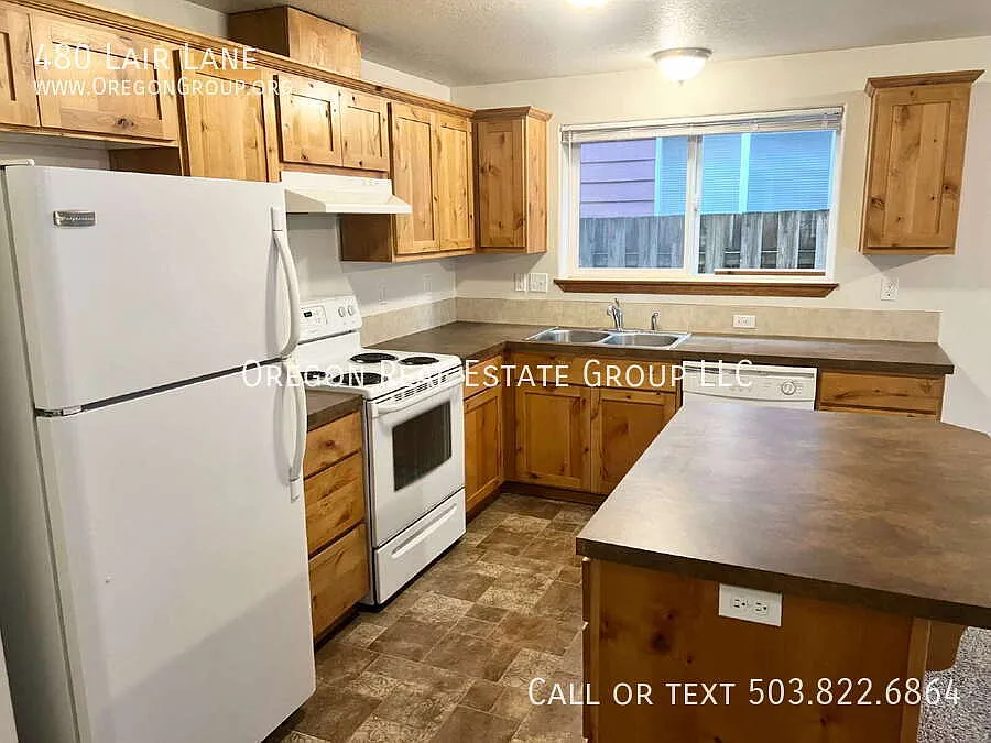 Beautiful 3-Bedroom Home in Desirable Orchard Lair! — Photo 4