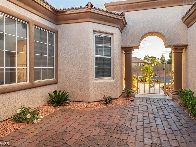 10534 Mandarino Ave — Photo 5