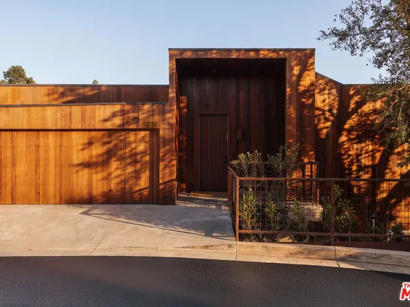5698 Holly Oak Dr, Los Angeles, CA 90068