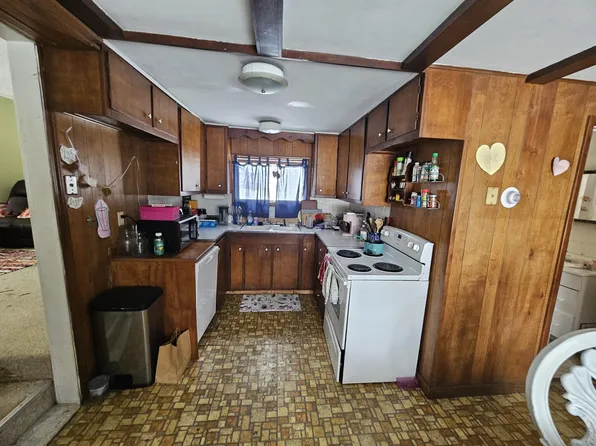 146 Hunting Lodge Rd, Storrs Mansfield, CT 06268