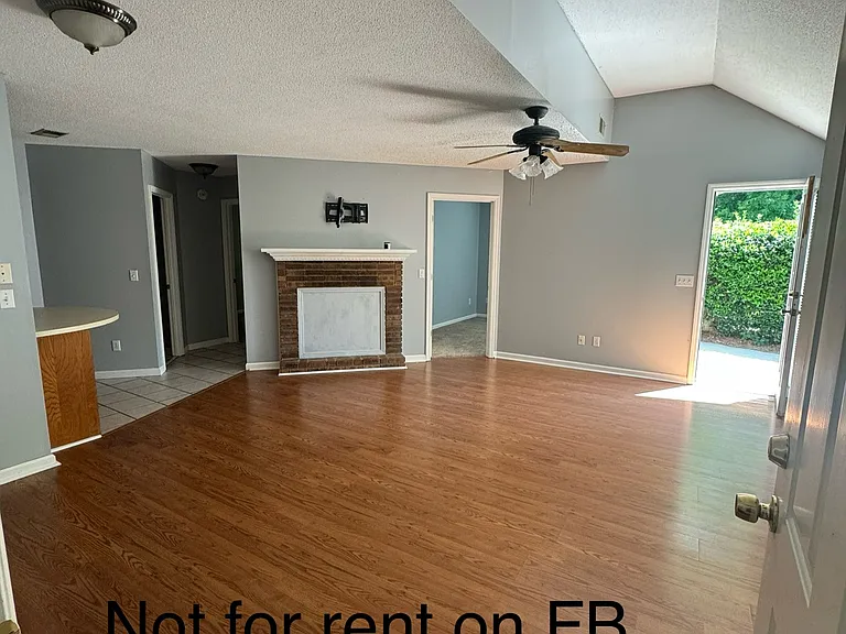 160H Willow Creek Blvd #1 — Photo 2