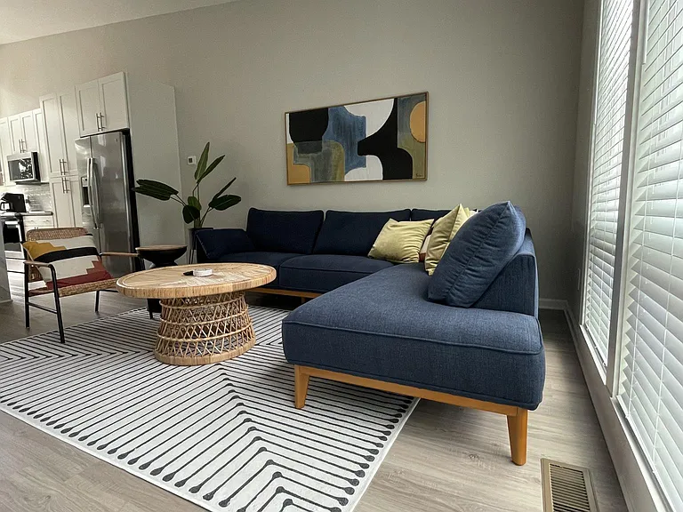 439 Parkway Dr NE — Photo 3
