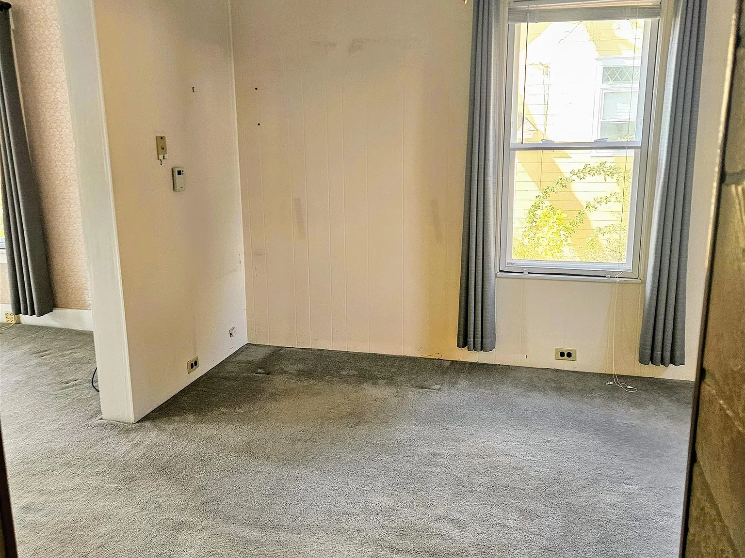 3 bed, 1.0 bath, 1400 sqft, $2,873 — Photo 2