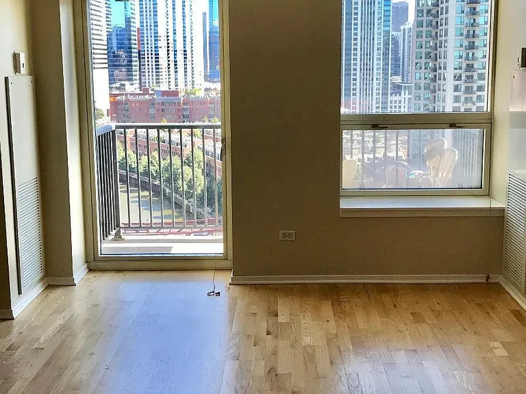 600 N Kingsbury St #1512 — Photo 8