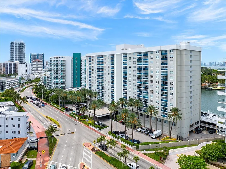 6770 Indian Creek Dr #Penthouse B — Photo 45