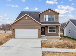 29 Robinson Circle Dr, Saint Louis, MO 63136