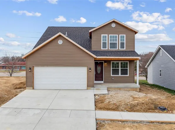 29 Robinson Circle Dr, Saint Louis, MO 63136