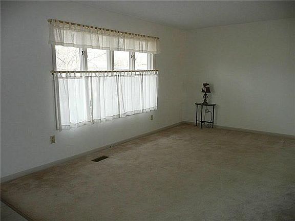 3rd image of 324 W South Boundary St