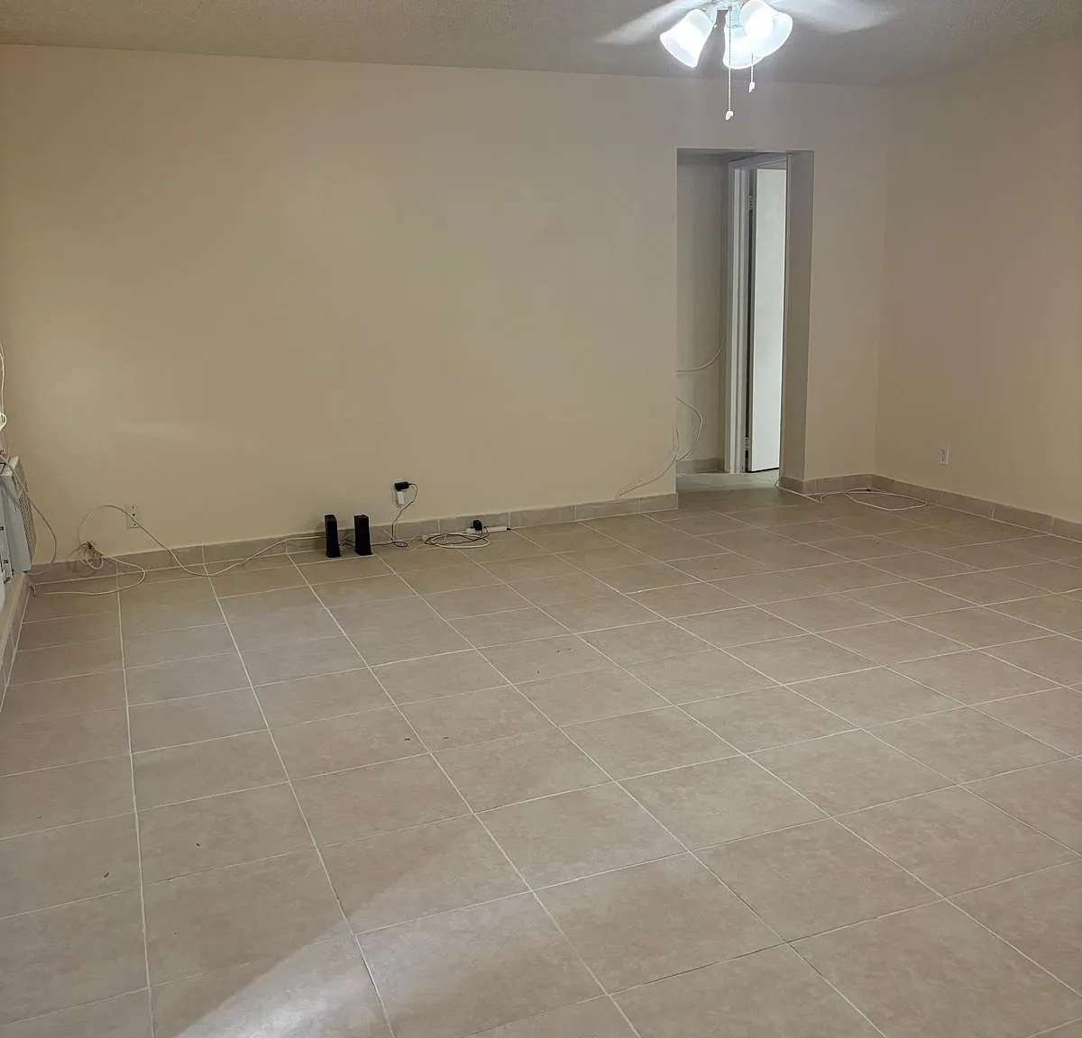 2 bed, 1.5 bath, 920 sqft, $2,000 — Photo 3