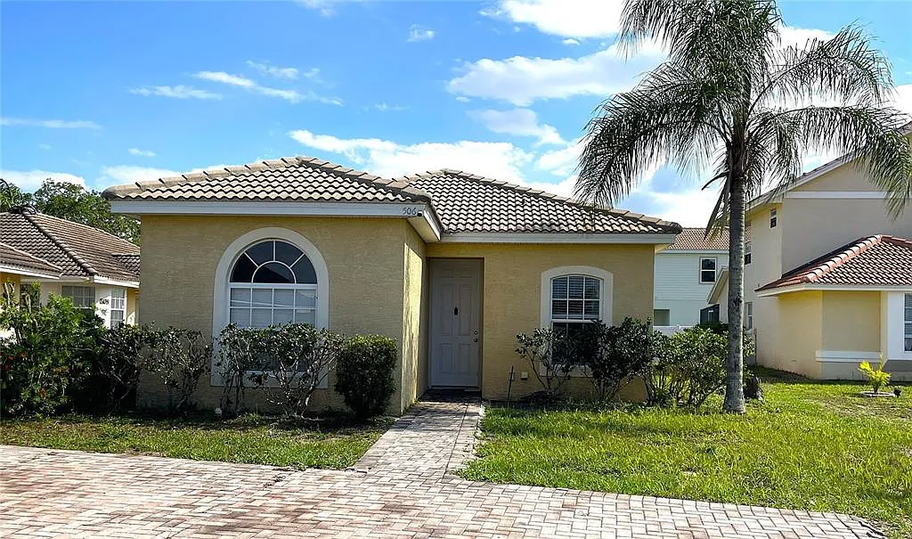 3 bed, 2.0 bath, 1216 sqft, $1,500 — Photo 1