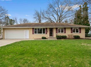 3389 Mount Vernon Dr, Waterloo, IA 50701