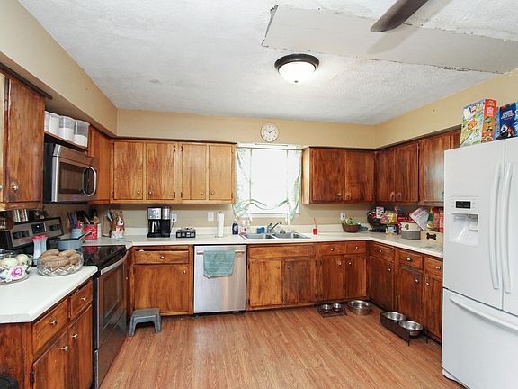 5th image of 108 Center St