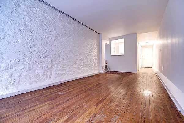 Rented by Urbane Brokerage | media 12