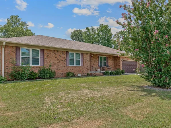 1303 Daniel Dr, Paragould, AR 72450