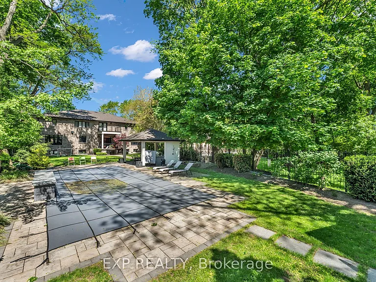 606 Lakeshore Rd W — Photo 46