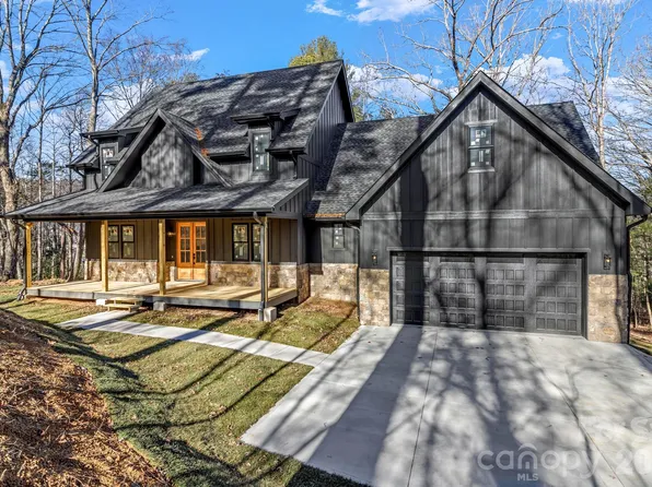 81 Goldenwood Ln, Mills River, NC 28759