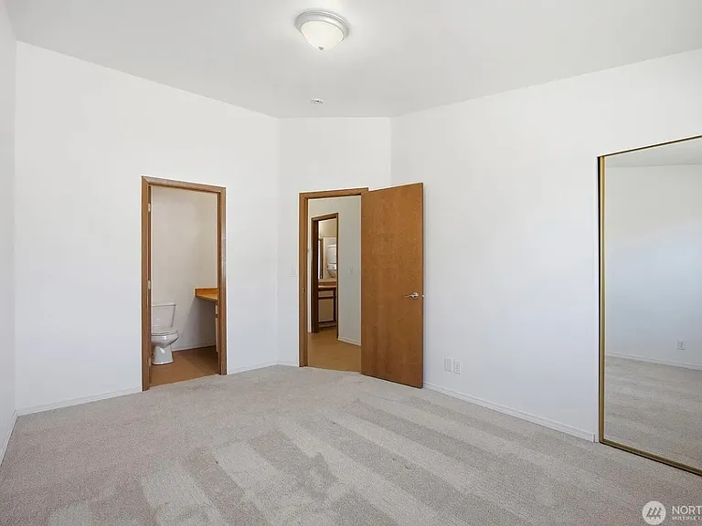 933 E Hill Ave — Photo 7