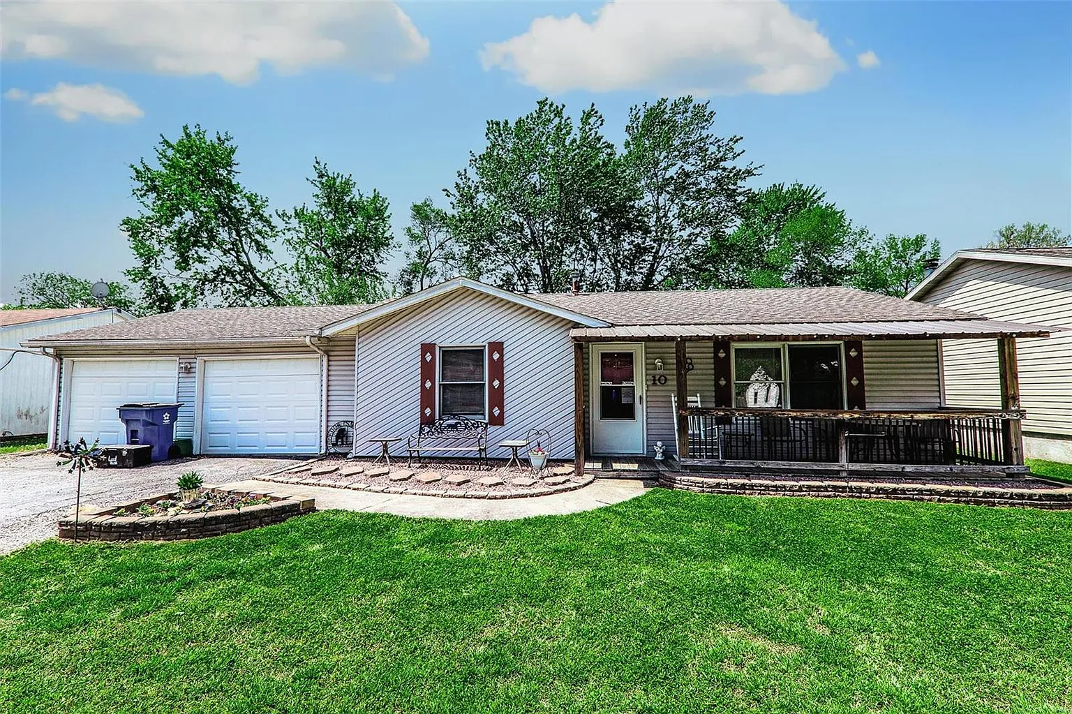 10 Iris Ave photo 1