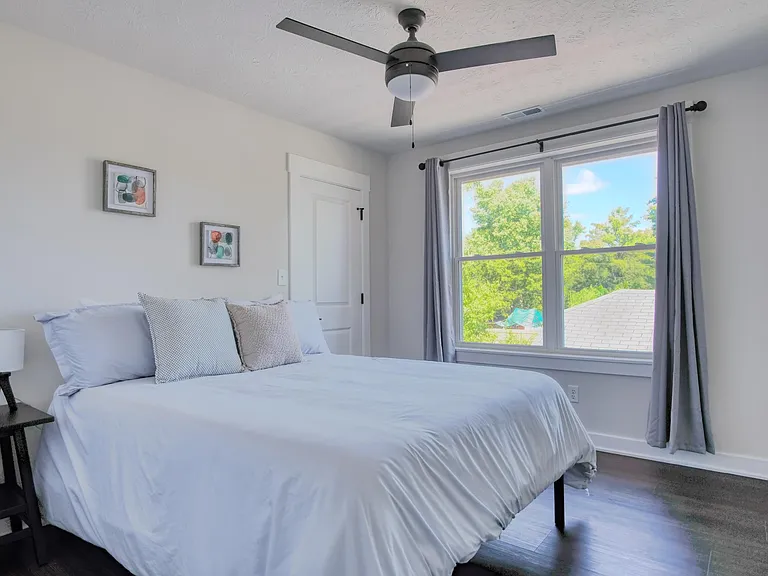 2130 Gent Ave — Photo 25