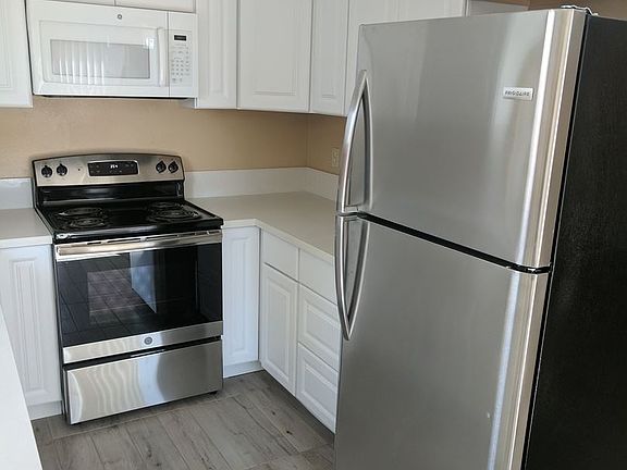 2nd image of 1971 E Washington Ave APT 12