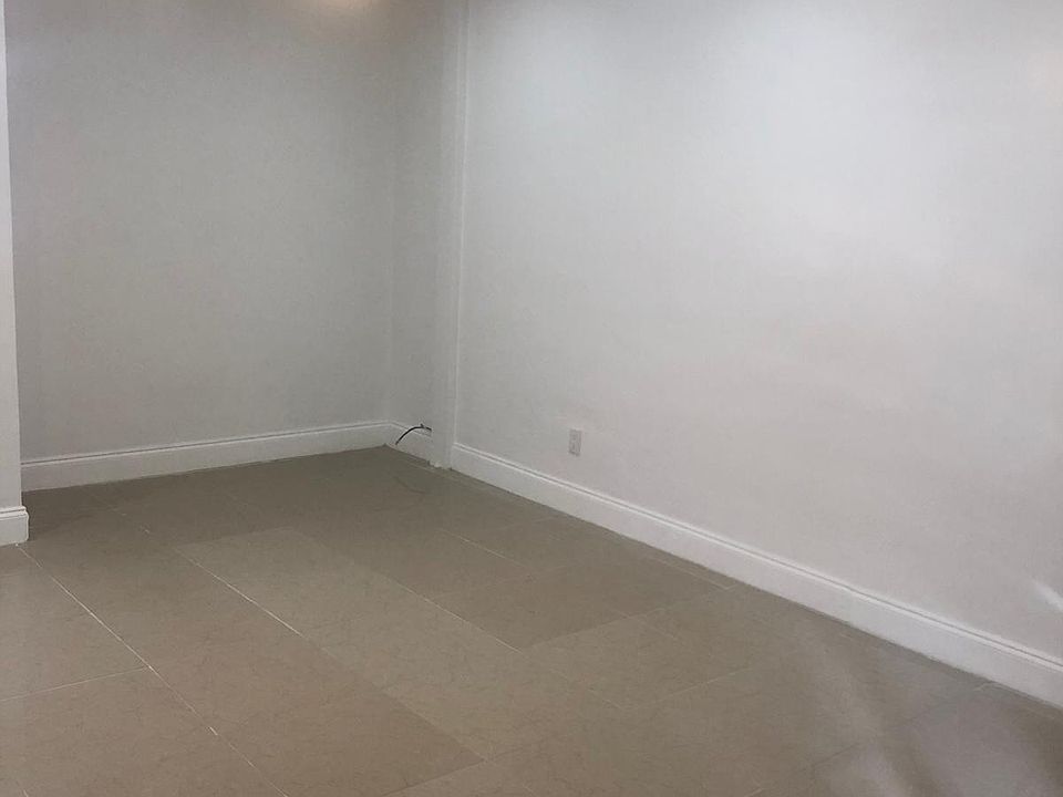 2nd image of 2890 Virginia St #611
