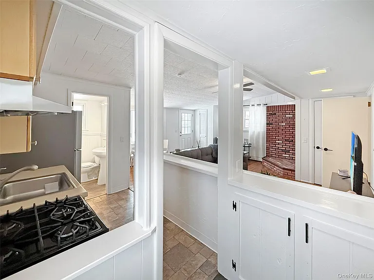 839 Pond View Rd — Photo 17