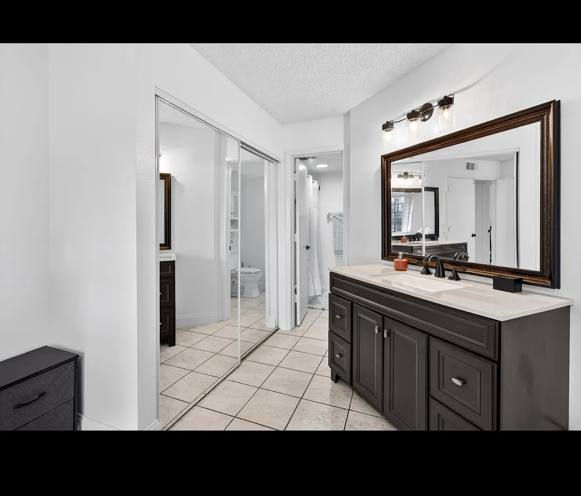 2 bed, 886 sqft, $1,700 — Photo 2