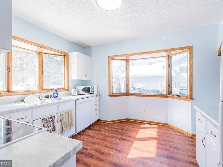 345 Poplar Dr — Photo 3