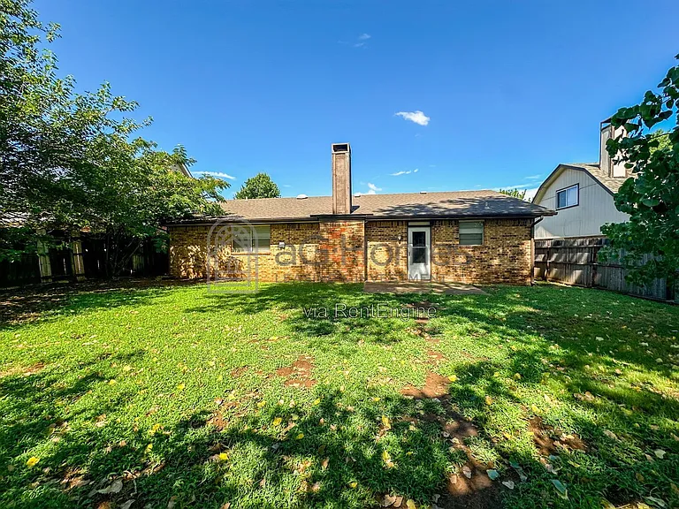 909 Cherrywood Ln — Photo 14