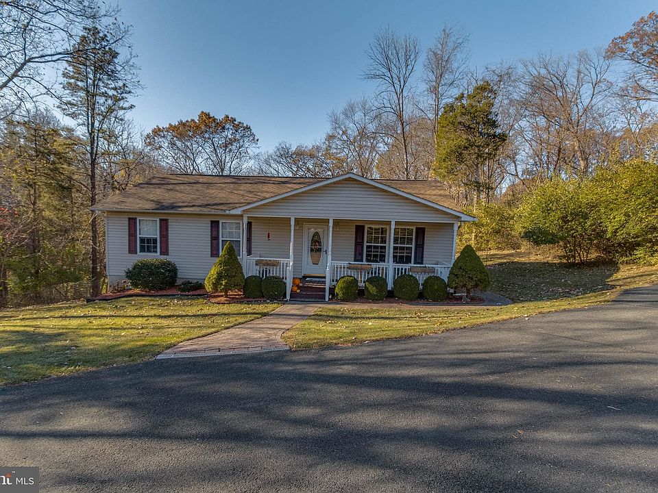 1st image of 25 Woodward Ct